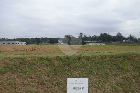 Terreno industrial de 3.000 m² à venda em Cotia/SP