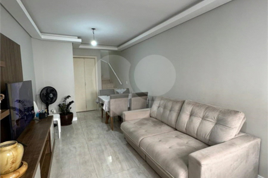 Casa à venda com 3 quartos, sendo 1 suíte, no condomínio Villagio Staluccia, São Paulo - SP