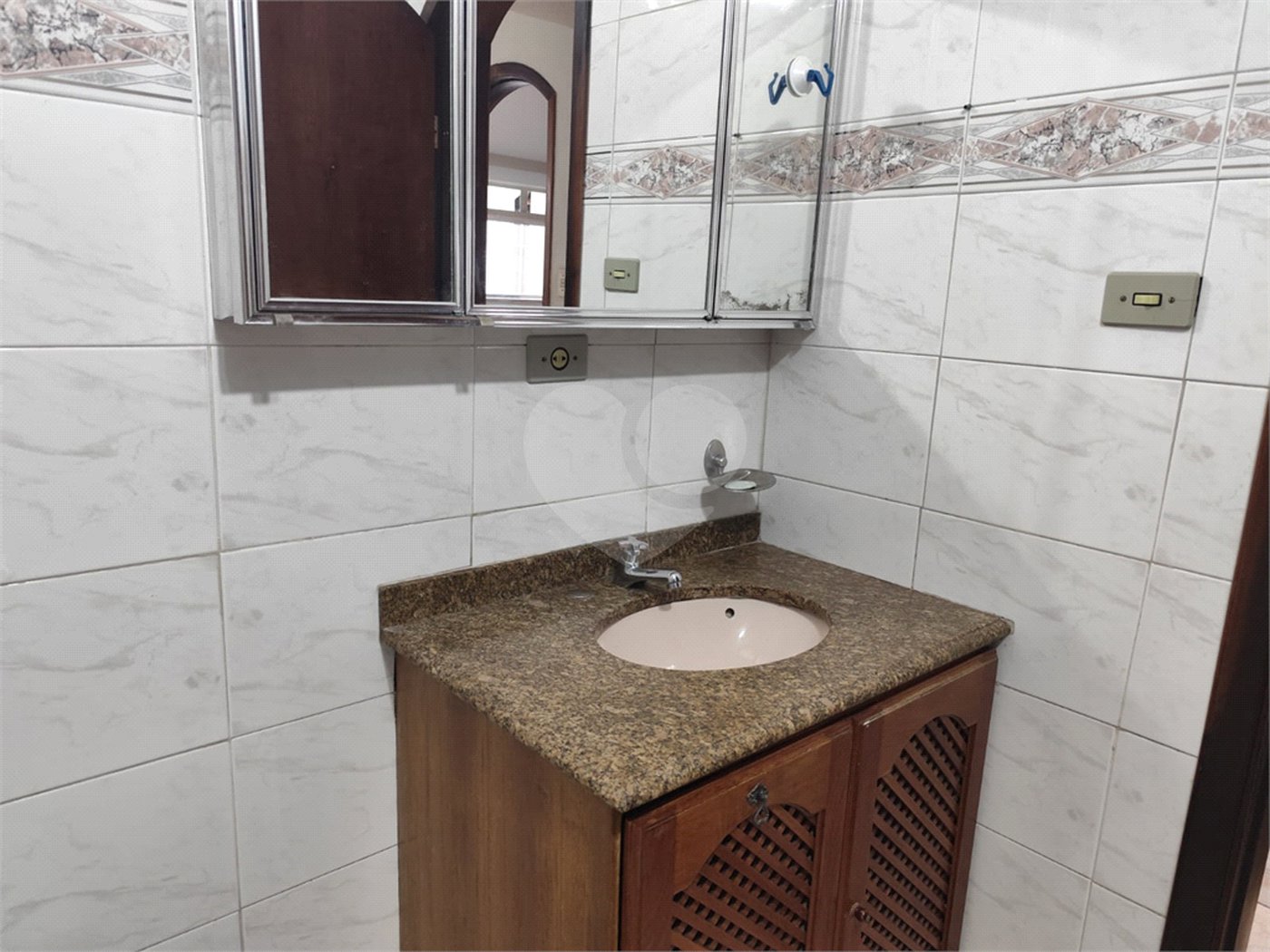 Sobrado à venda com 2 quartos em Vila Nivi, São Paulo, SP