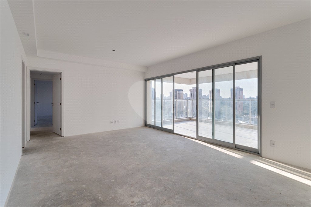 Apartamento à venda com 3 quartos, sendo 1 suíte, em Jardim Marajoara, São Paulo, SP