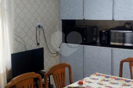 Sobrado à venda com 4 quartos, sendo 1 suíte, em Bosque da Saúde, São Paulo, SP