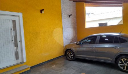 Sobrado à venda com 4 quartos, sendo 1 suíte,  em Chora Menino, São Paulo, SP