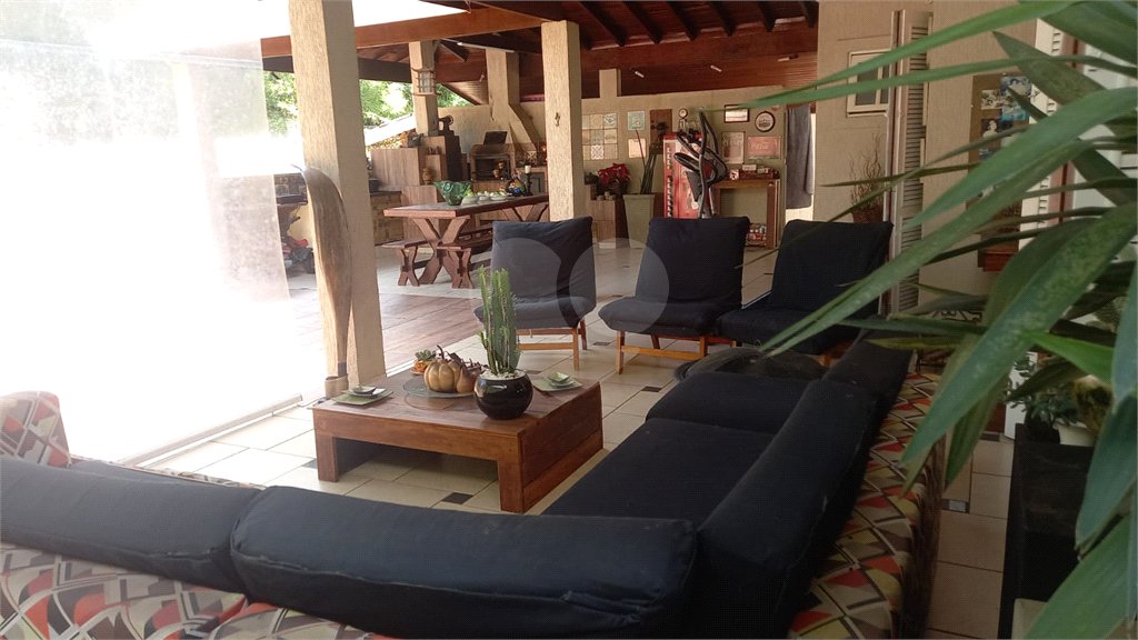 Casa à venda com 3 quartos, sendo 2 suítes, em Jardim Imperial Hills III, Arujá, SP