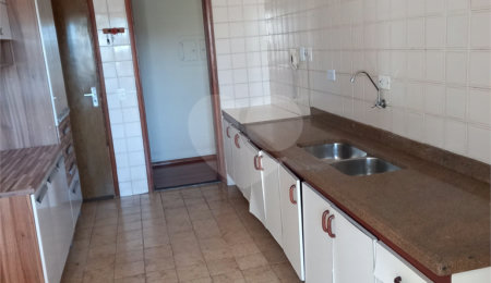 Apartamento à venda com 3 quartos, sendo 1 suíte, em Santo Amaro, São Paulo, SP