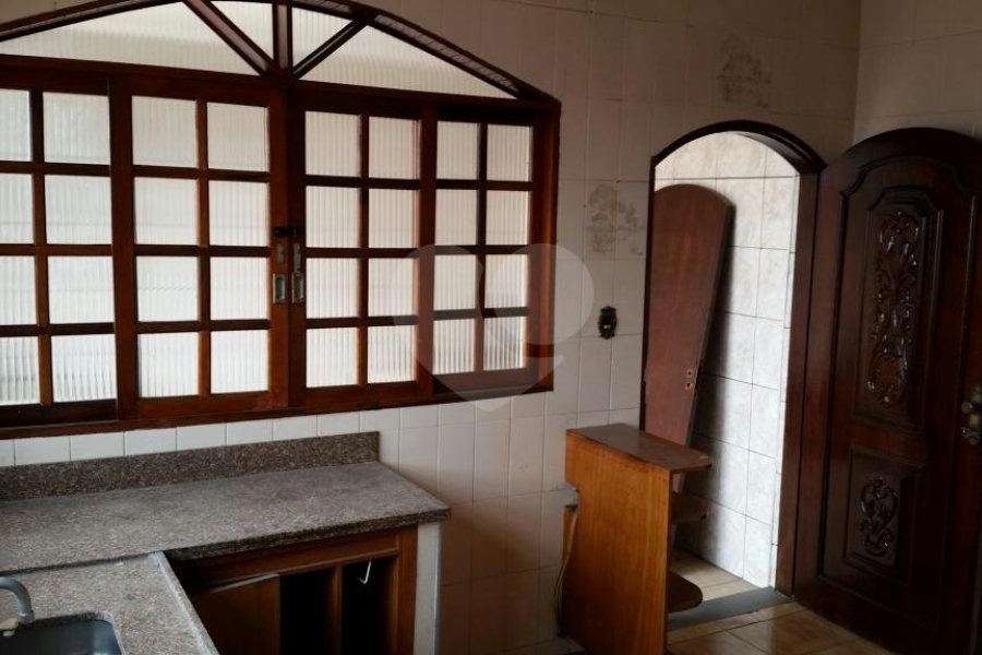 Sobrado à venda com 4 quartos em Vila Guilherme, São Paulo, SP