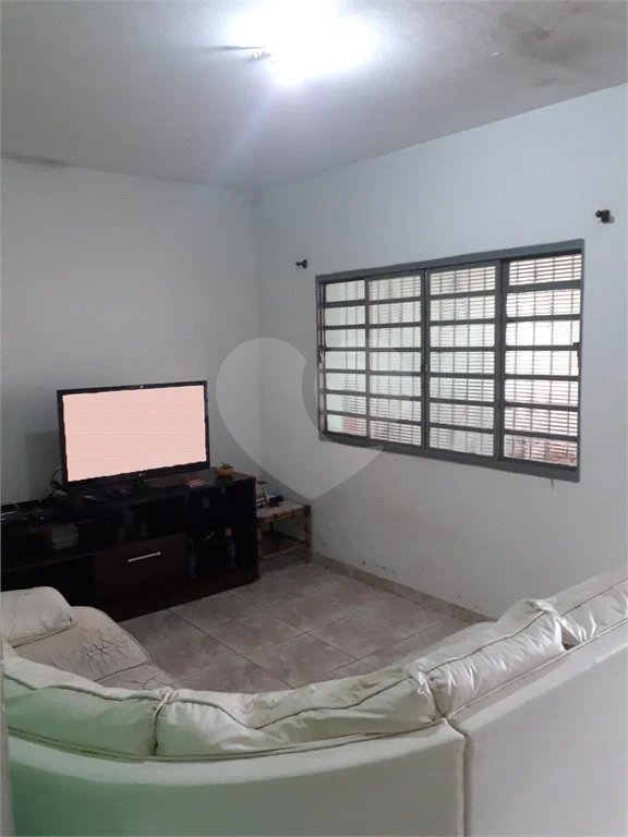Casa térrea com amplo terreno