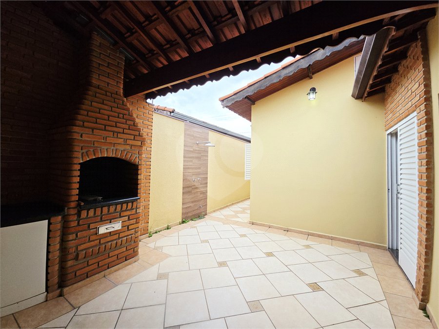 Casa à venda com 3 quartos, sendo 1 suíte, no condomínio Parque das Árvores, Sorocaba - SP