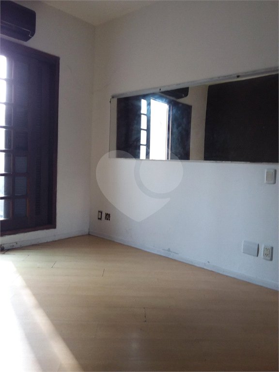 Sobrado à venda com 3 quartos em Moema, São Paulo, SP