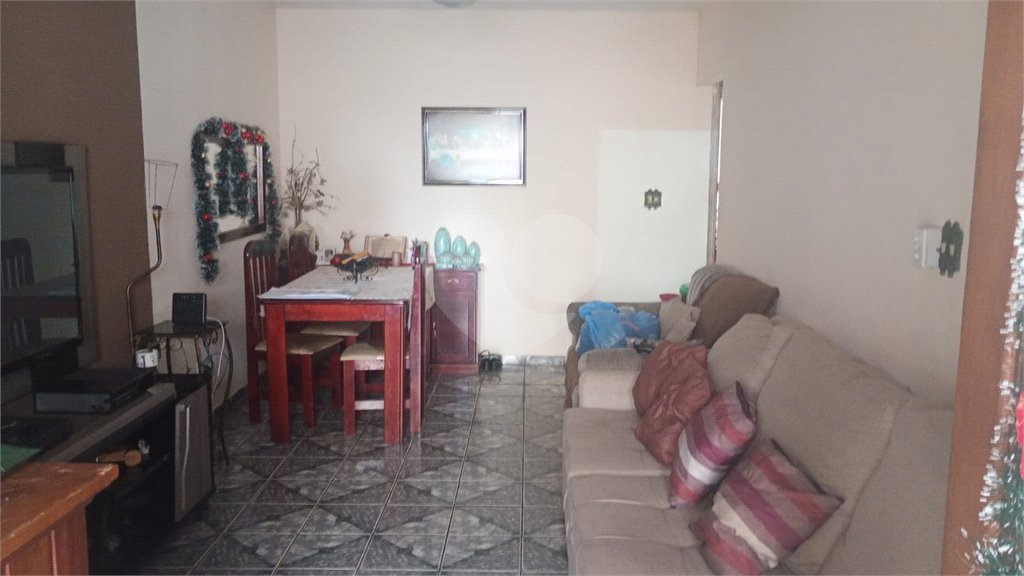 Sobrado à venda com 3 quartos, sendo 1 suíte, em Parque Residencial Maria Stella Faga, São Carlos, SP