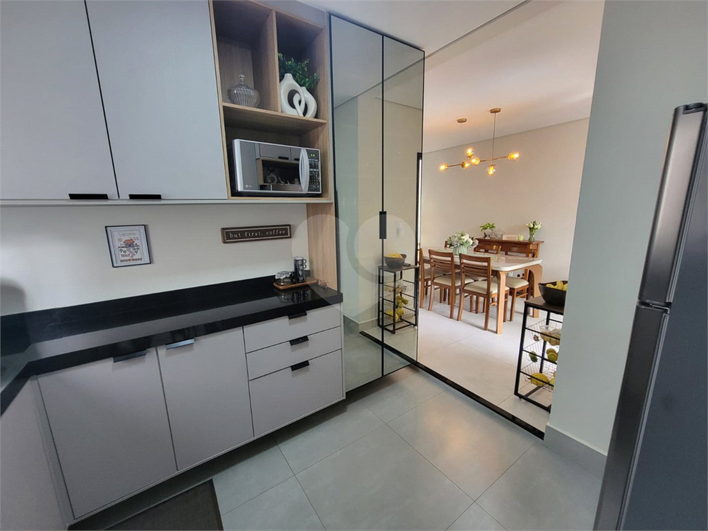 Casa à venda com 3 suítes no condomínio Villaggio Maranello, Vinhedo - SP
