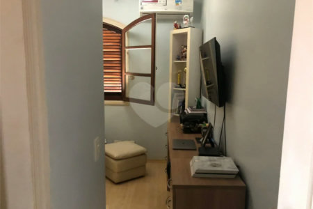 Sobrado com 363m² à venda no Alto da Moóca - 3 suítes e 6 vagas.