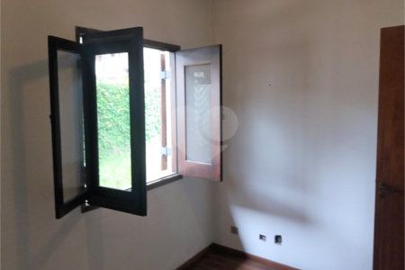 Sobrado à venda com 4 quartos, sendo 3 suítes, em Interlagos, São Paulo, SP