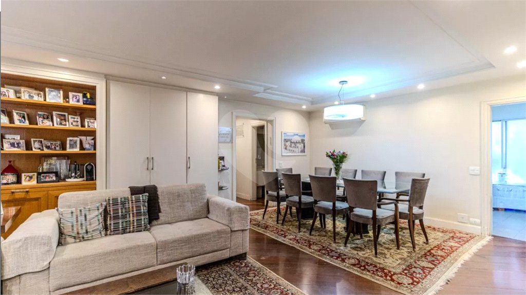 Apartamento à venda com 3 quartos, sendo 1 suíte,  em Higienópolis, São Paulo, SP