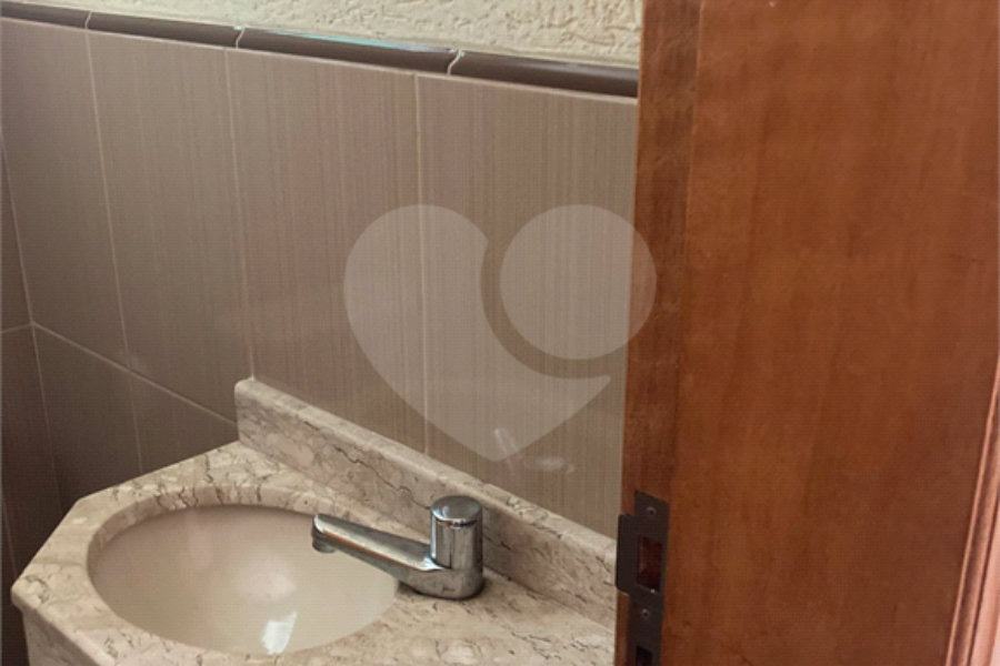 Sobrado à venda com 3 quartos, sendo 1 suíte, em Vila Constança, São Paulo, SP