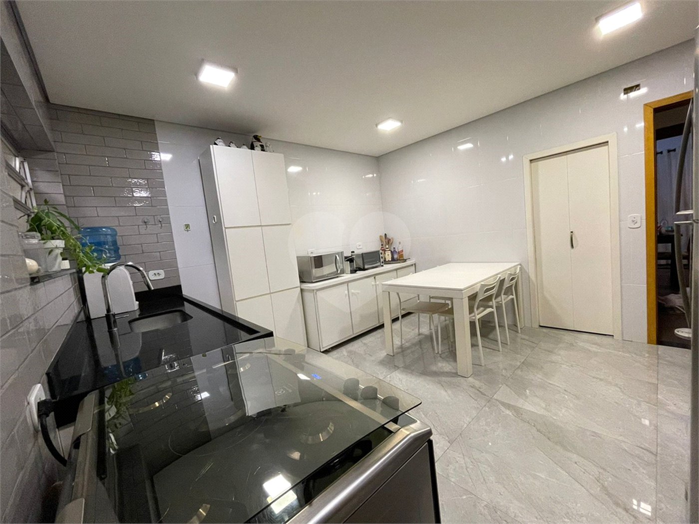 Sobrado à venda com 5 quartos, sendo 1 suíte, em Alto da Boa Vista, São Paulo, SP