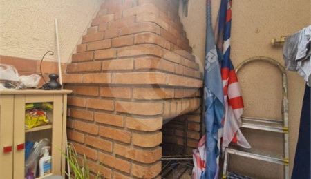 Casa à venda com 3 quartos, sendo 1 suíte,  no condomínio Moradas do Ipê, São Paulo - SP