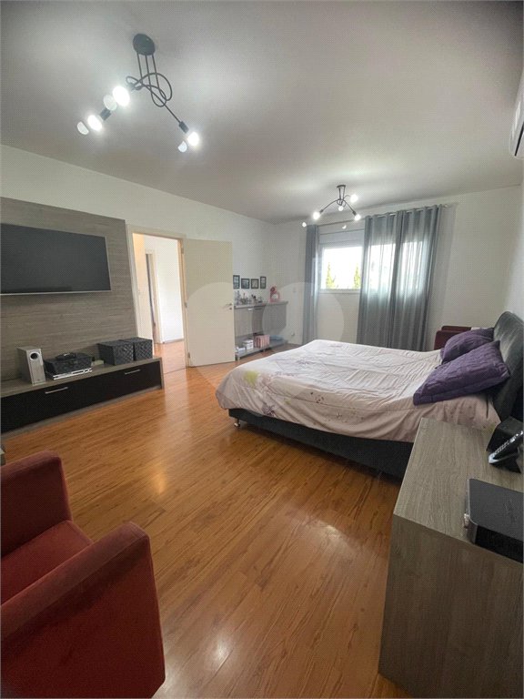 Casa à venda com 5 quartos, sendo 3 suítes, no condomínio Swiss Park, São Bernardo do Campo - SP