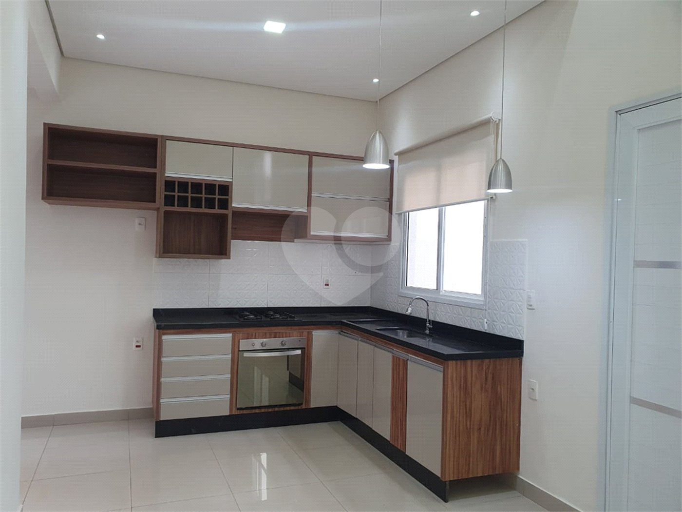 Casa à venda com 3 quartos, sendo 1 suíte, no condomínio Vila Paraty, Indaiatuba - SP