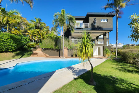 Casa à venda ou para alugar com 5 suítes no condomínio Residencial Jardim Primavera, Louveira - SP