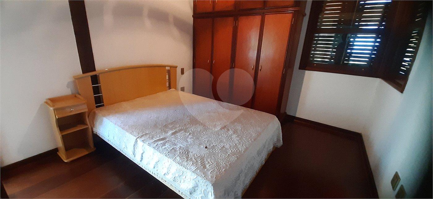 Sobrado à venda com 3 suítes em Serra da Cantareira, Mairiporã, SP