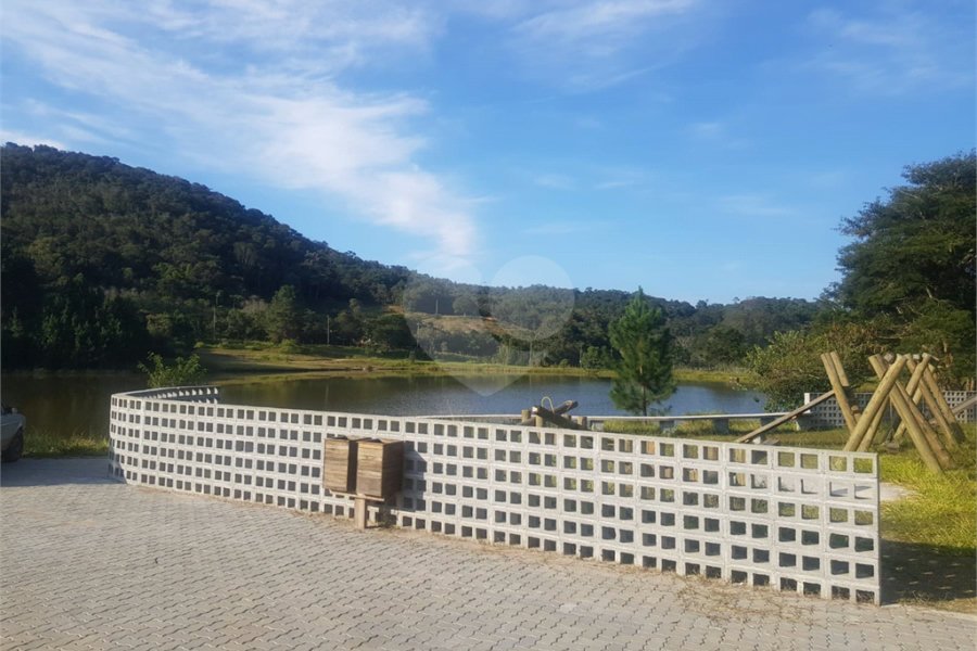 Chácara à venda com 4 quartos, sendo 1 suíte, no Centro, Biritiba-mirim, SP