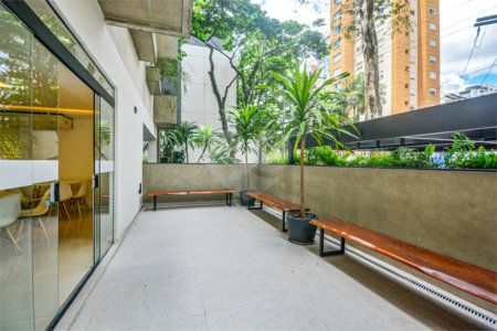 Apartamento à venda com 3 quartos, sendo 1 suíte,  em Moema, São Paulo, SP