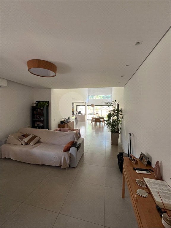 Casa à venda com 3 suítes no condomínio Vila Hipica Ii, Vinhedo - SP