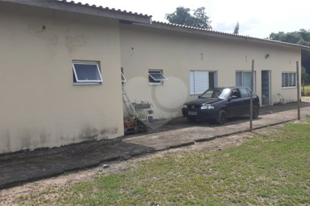 Chácara à venda com 4 quartos, sendo 1 suíte, em Vista Alegre, Vinhedo, SP