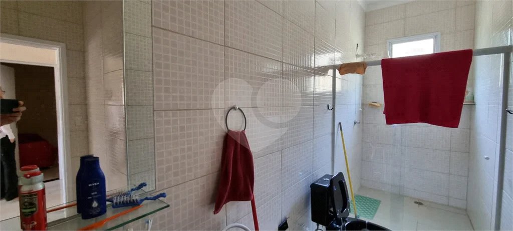 Casa à venda com 3 quartos, sendo 1 suíte, no condomínio Chácaras do Lago, Vinhedo - SP