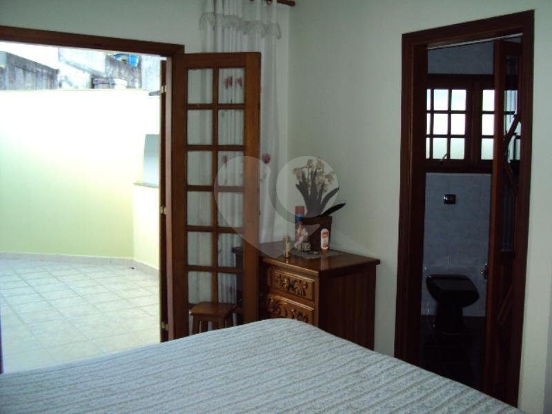 Sobrado à venda com 4 quartos, sendo 2 suítes, em Jardim Peri Peri, São Paulo, SP