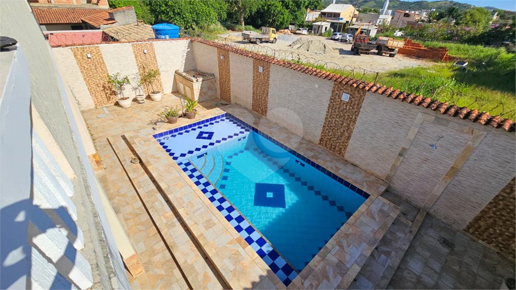 Casa à venda com 5 quartos, sendo 3 suítes,  no condomínio Colinas do Magarça, Rio de Janeiro - RJ