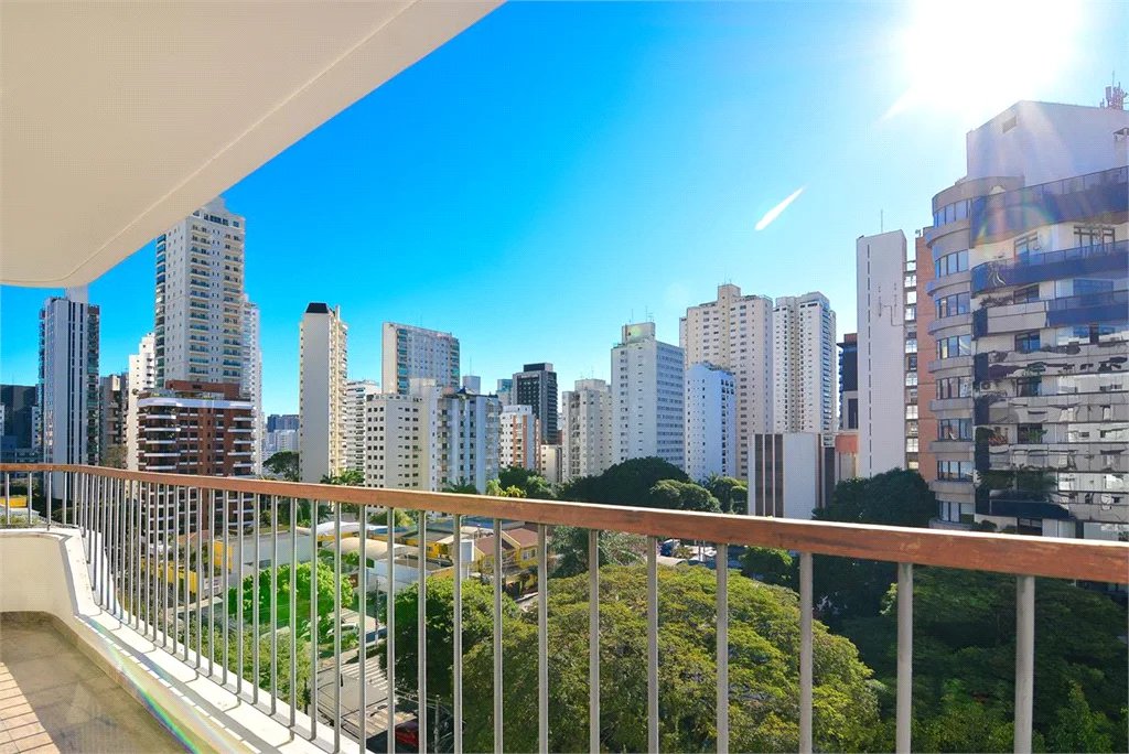 Apartamento à venda com 4 quartos, sendo 2 suítes, em Brooklin Paulista, São Paulo, SP