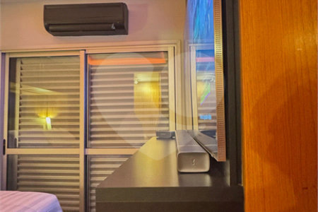 Apartamento à venda com 2 quartos, sendo 1 suíte, em Vila Olímpia, São Paulo, SP