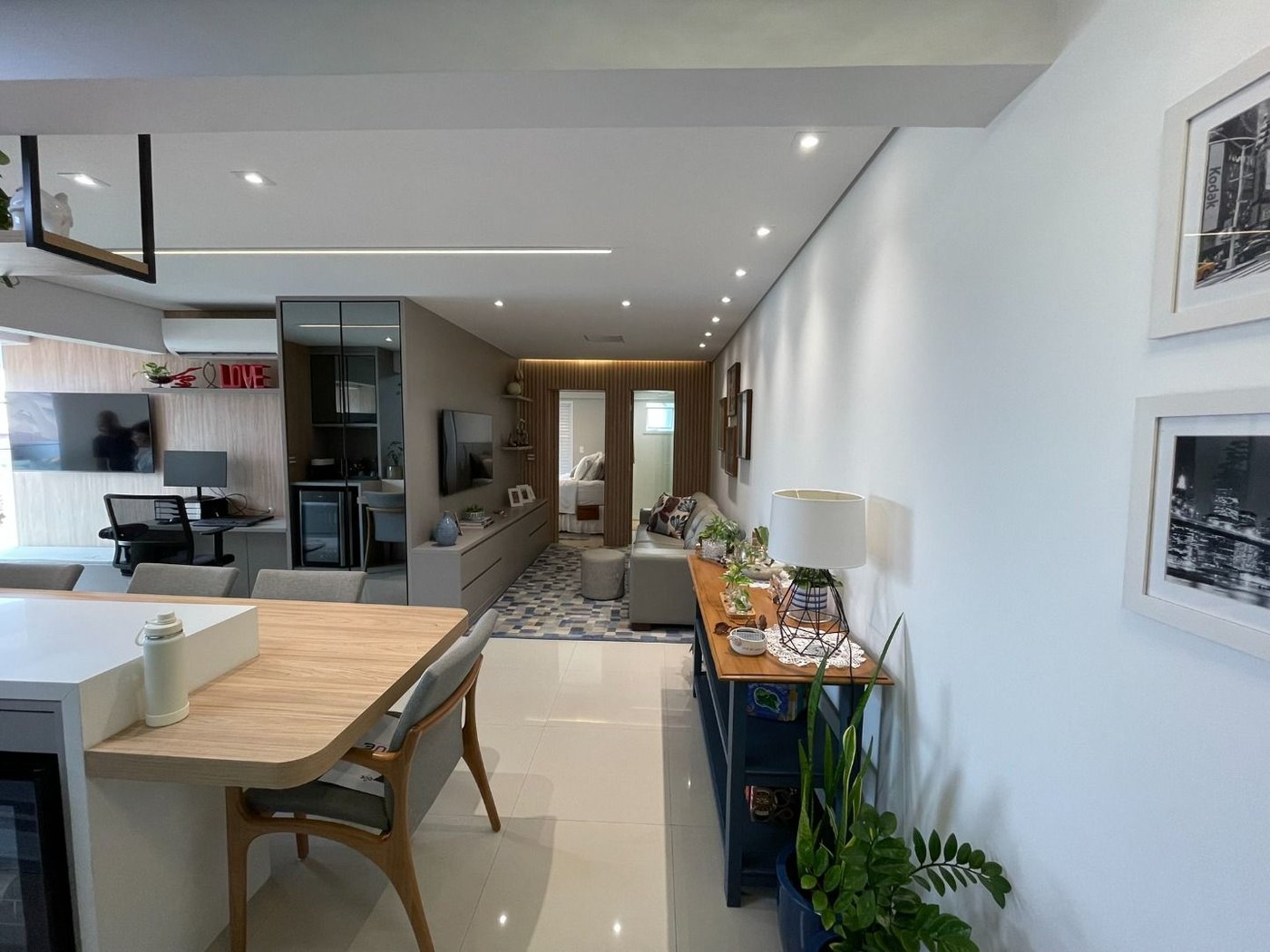 Apartamento 1 suíte com closet, 1 vaga demarcada, Embaré, Santos