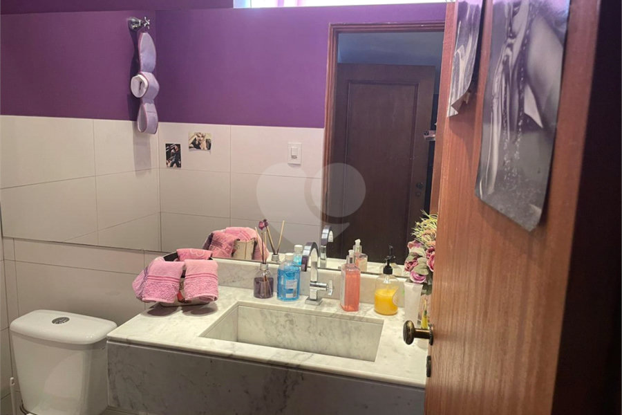 Sobrado à venda com 3 quartos, sendo 2 suítes, em Vila Mariana, São Paulo, SP