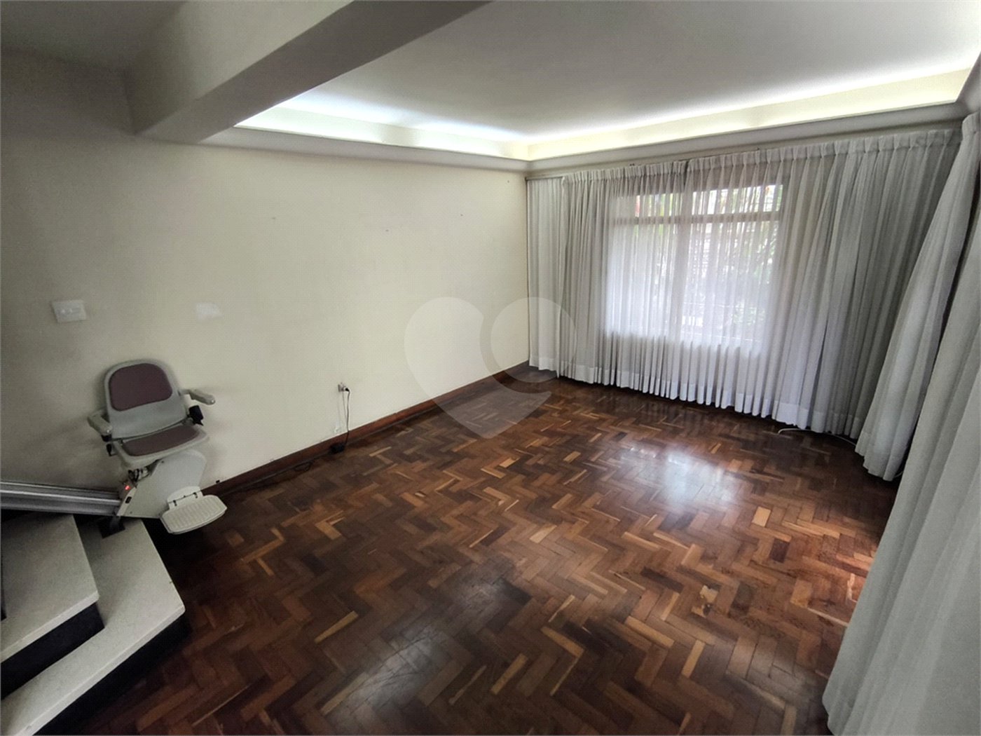 Sobrado à venda com 5 quartos, sendo 1 suíte, em Jardim Trussardi, São Paulo, SP