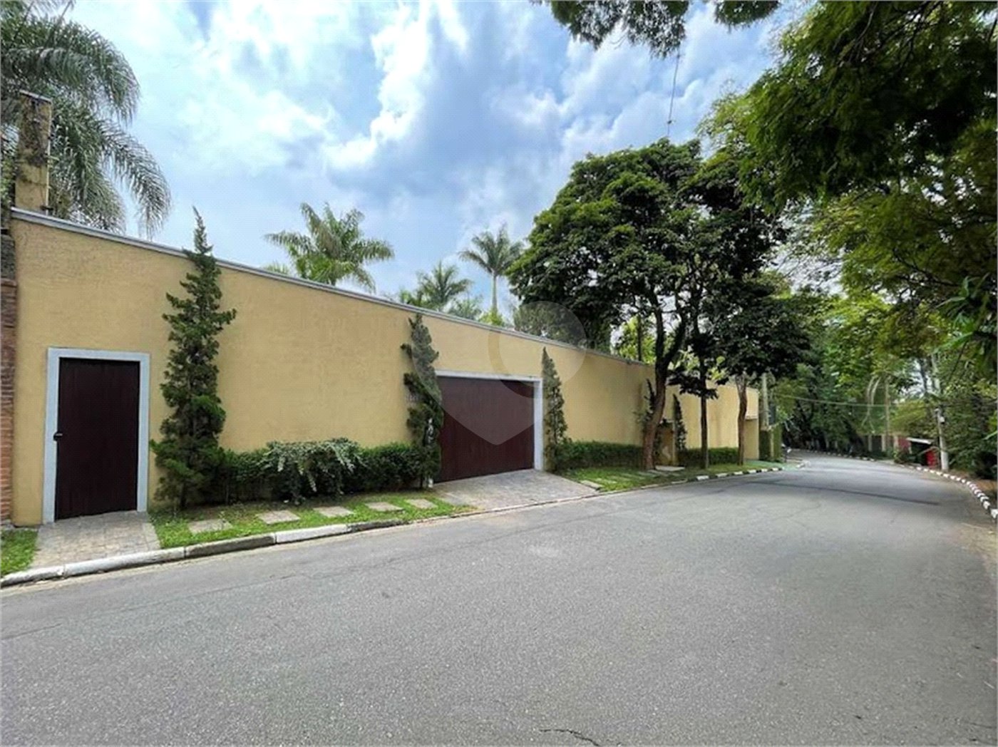 Casa à venda com 4 suítes no condomínio Miollo da Granja, Cotia - SP