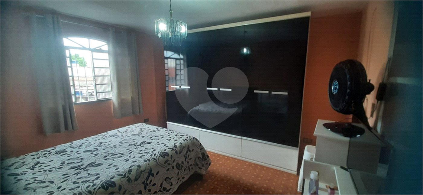 Sobrado à venda com 4 quartos, sendo 1 suíte, em Jardim Brasil (zona Norte), São Paulo, SP