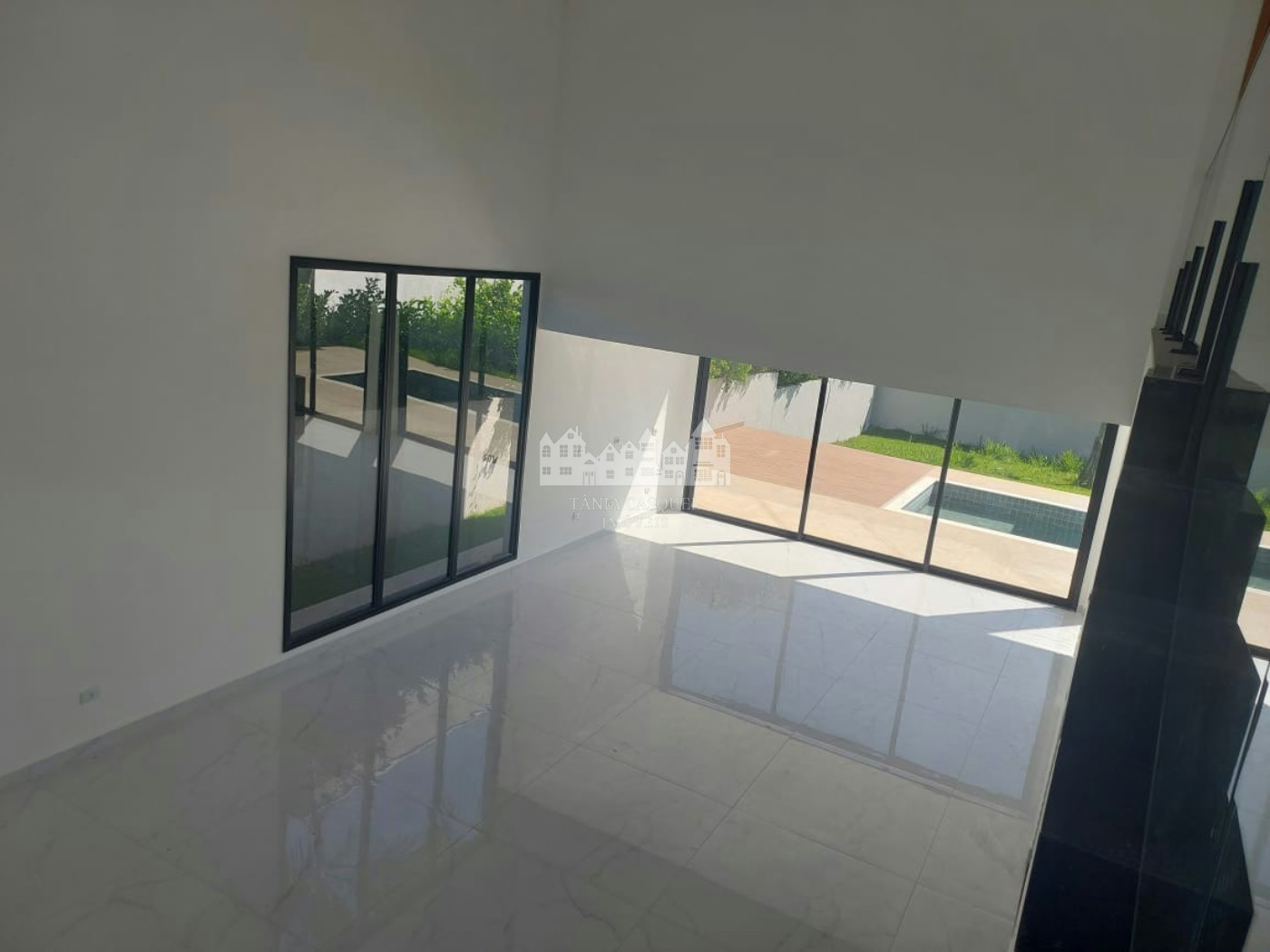 Casa à venda com 4 suítes no condomínio Shambala 2, Atibaia - SP
