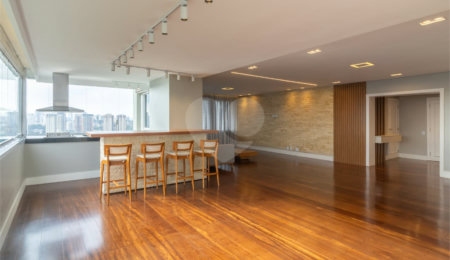 Apartamento à venda com 4 suítes em Vila Sofia, São Paulo, SP