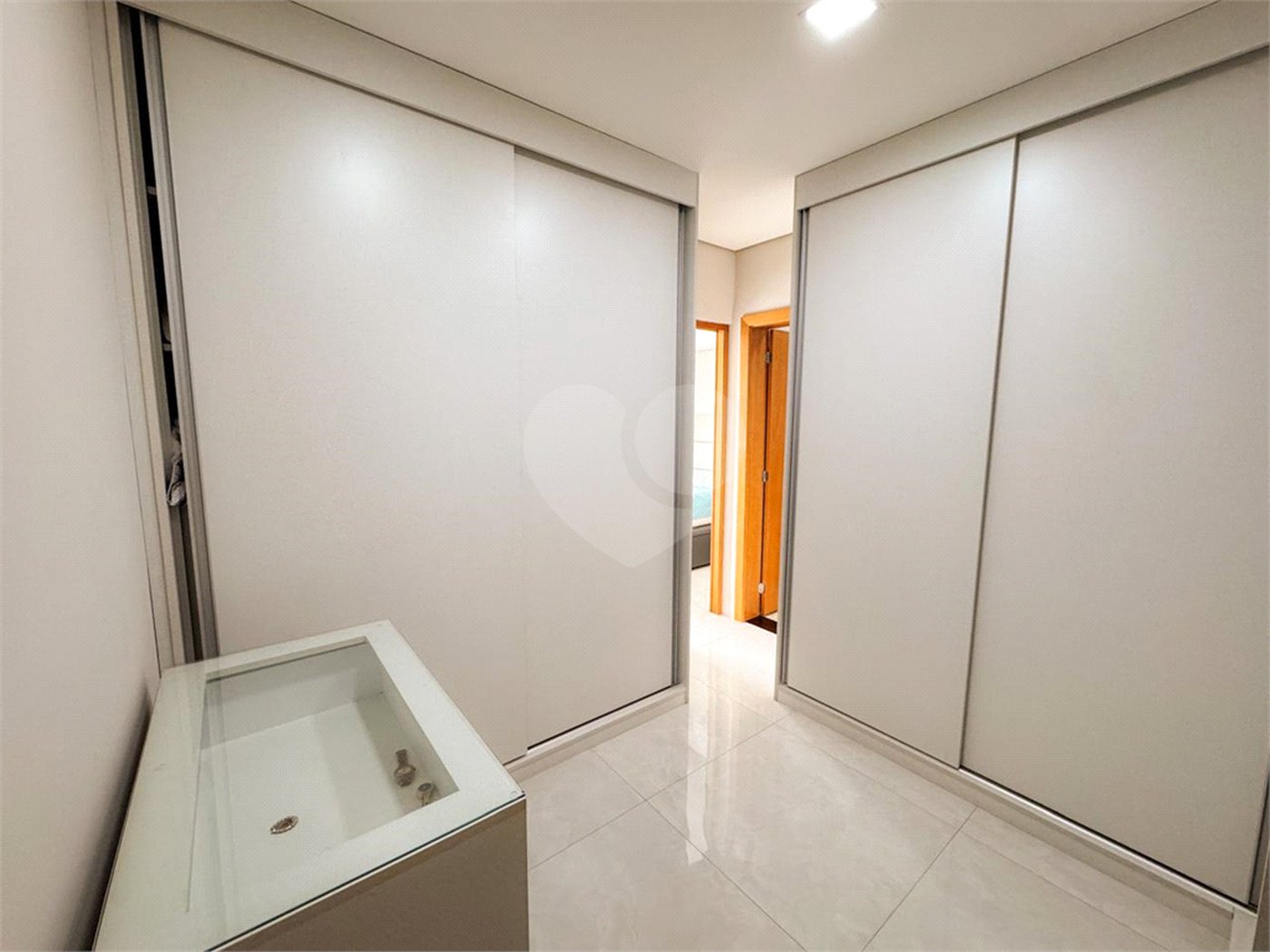 Casa à venda com 4 quartos, sendo 2 suítes, no condomínio Belvedere 2, Cuiabá - MT