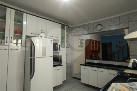 Sobrado à venda com 3 quartos, sendo 1 suíte, em Biritiba, Poá, SP