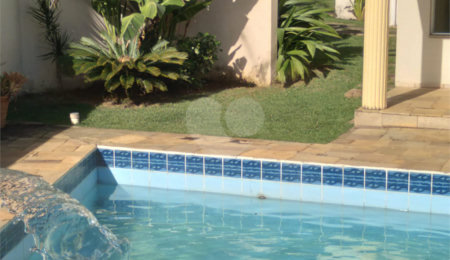 Casa à venda com 4 suítes no condomínio Estância Marambaia, Vinhedo - SP