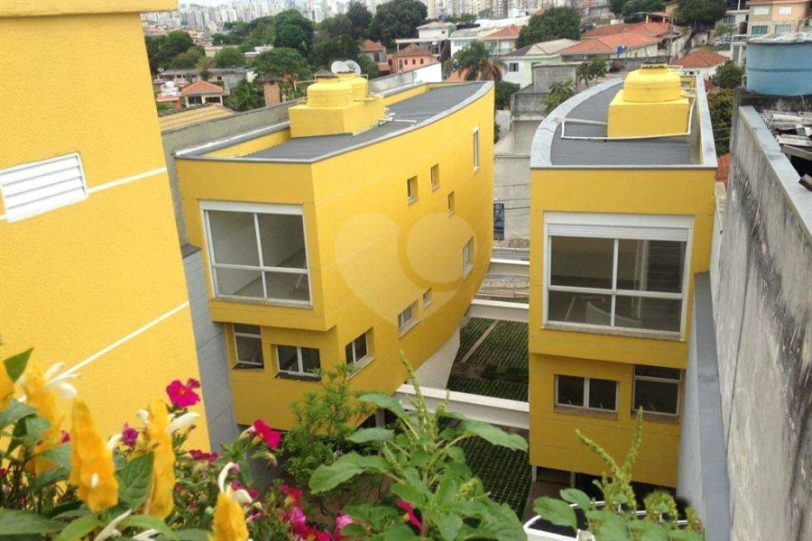 Casa à venda com 3 quartos, sendo 1 suíte,  no condomínio Residencial Vegas, São Paulo - SP
