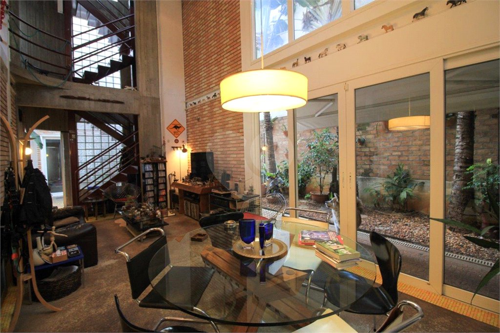 Casa à venda ou para alugar com 5 quartos, sendo 3 suítes, em Vila Madalena, São Paulo, SP