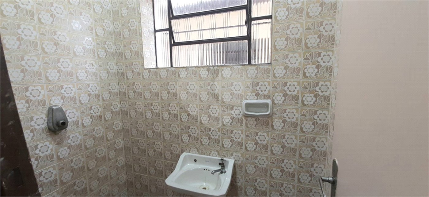 Sobrado amplo com 3 quartos, suíte e quintal para venda no Tremembé !!!