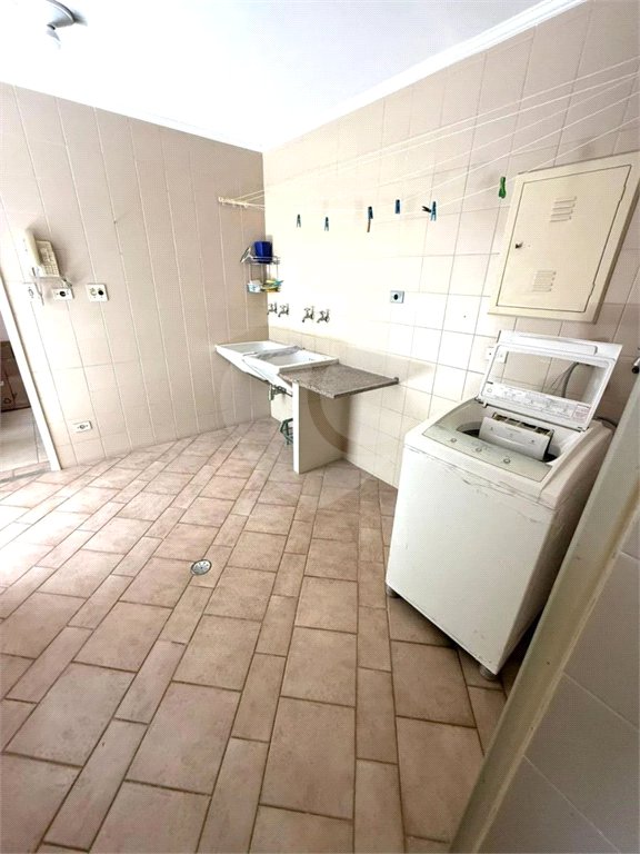 Sobrado à venda com 5 quartos, sendo 3 suítes,  em Jardim Leonor, São Paulo, SP