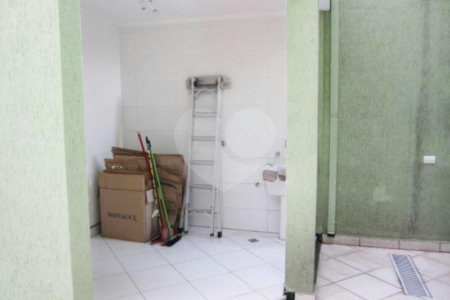 Casa à venda com 4 quartos, sendo 2 suítes, em Moema, São Paulo, SP