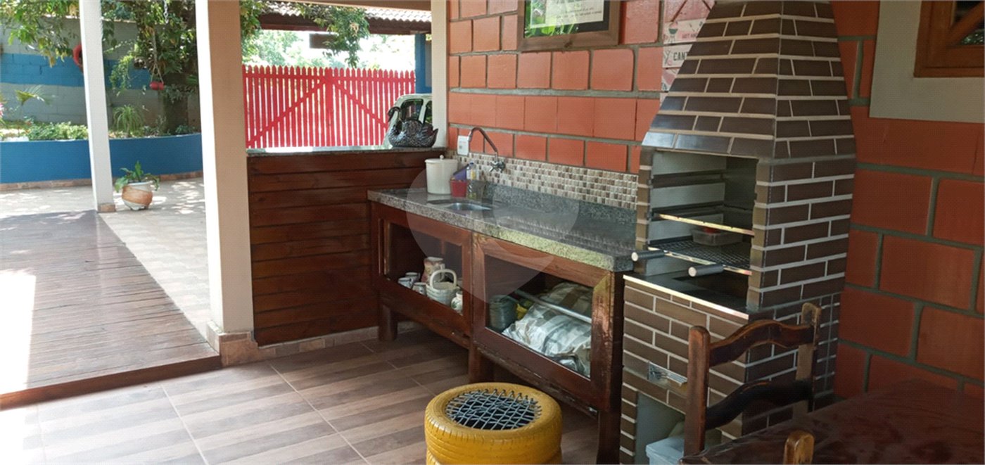 Chácara à venda com 3 quartos, sendo 2 suítes,  em Monterrey, Louveira, SP