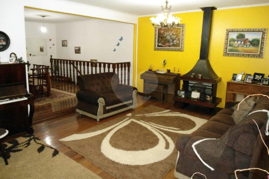 Sobrado à venda com 4 quartos, sendo 2 suítes, em Vila Irmãos Arnoni, São Paulo, SP